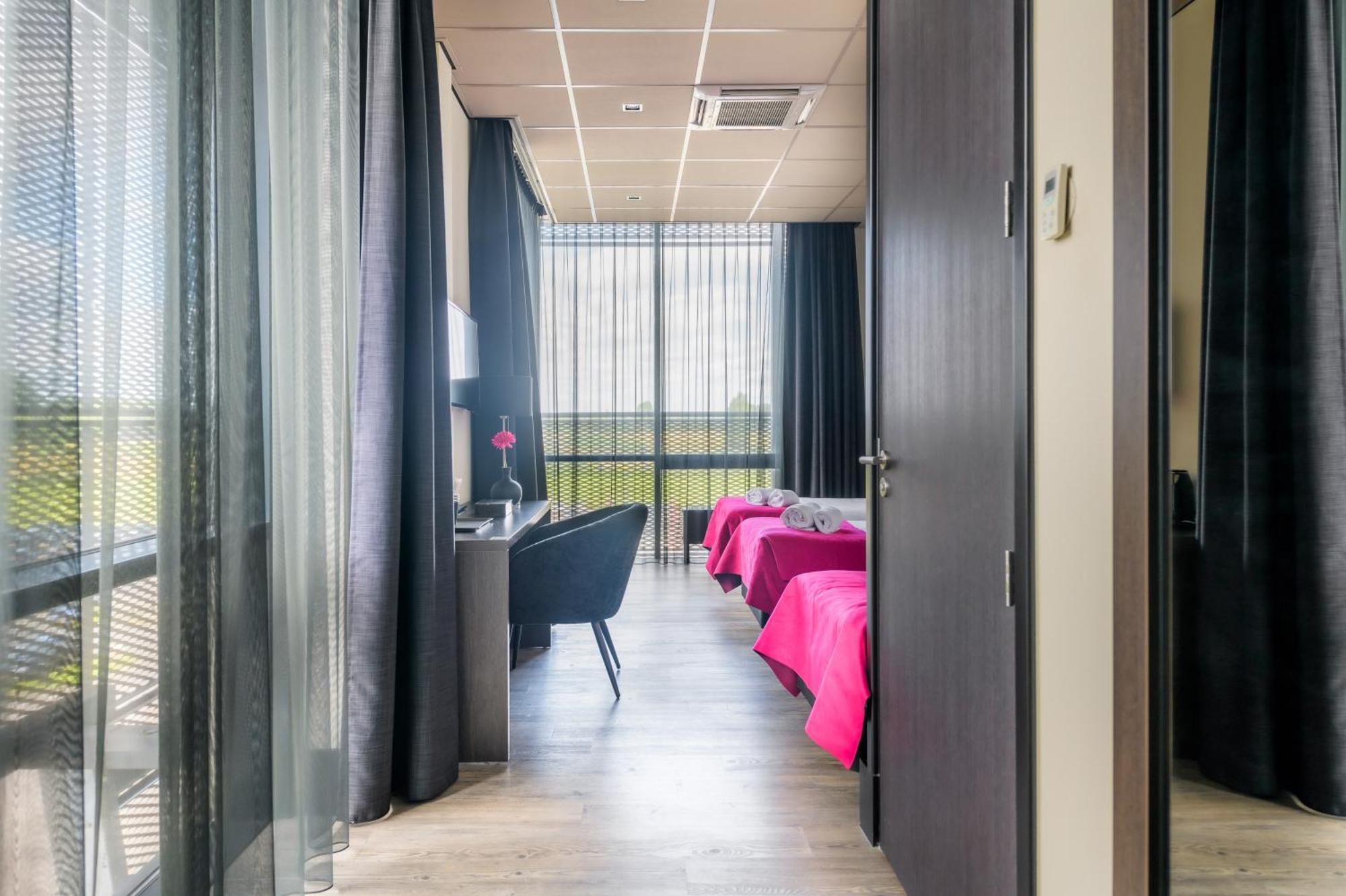 Bas World Hotel Veghel Exterior foto